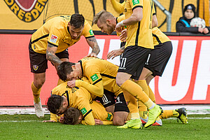 Kollektiver Torjubel nach dem 1:1