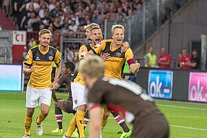 Hartmann trifft, Konrad und Röser jubeln mit ihm