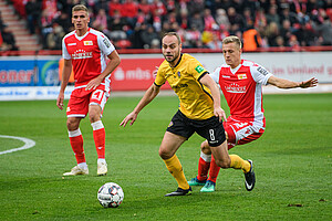 Rico Benatelli vor Felix Kroos