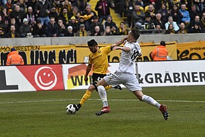 Aias Aosman scheiterte mit seinem Schuss an Verteidiger Hübner.