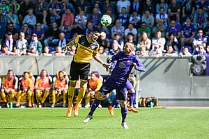 Pascal Testroet beim Kopfball. (Foto: SGD)