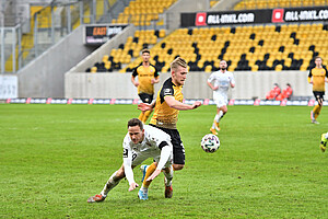 Der eingewechselte Stor in der Nachspielzeit auf dem Weg zum vierten Tagestreffer der SGD. | Foto: Dennis Hetzschold 