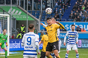 Nikolaou im Kopfballduell
