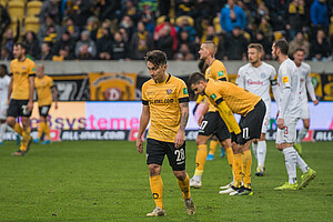 Das Aufbäumen kommt zu spät und die Spieler der SGD dementsprechend bedient.