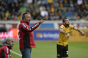 Trainergespann Neuhaus-Németh, daneben Fabian Müller