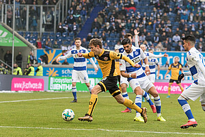 Niklas Hauptmann setzte sich im Dribbling gegen drei Gegenspieler durch. (Foto: Steffen Kuttner)