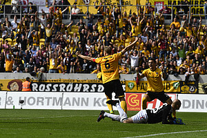 Marco Hartmann bejubelt sein frühes 1:0 mit Paco Testroet.