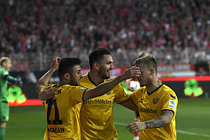 Dynamo kam gut ins Spiel und ging durch Aosman in Führung.