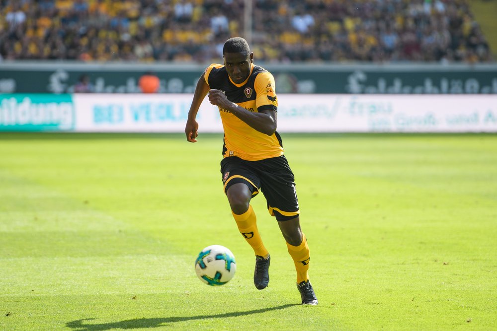 Peniel Mlapa Wechselt Zum Vvv Venlo