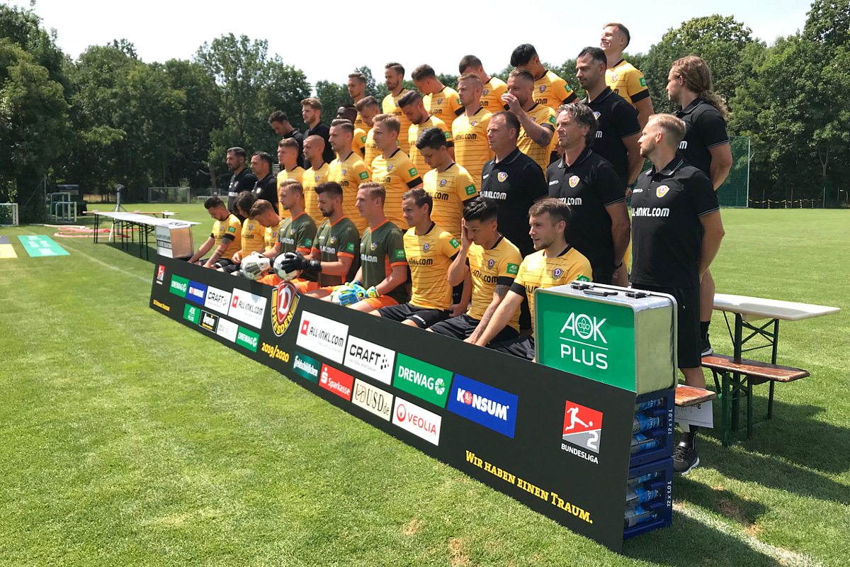 Mannschaft posiert für Teamfoto 2019/20