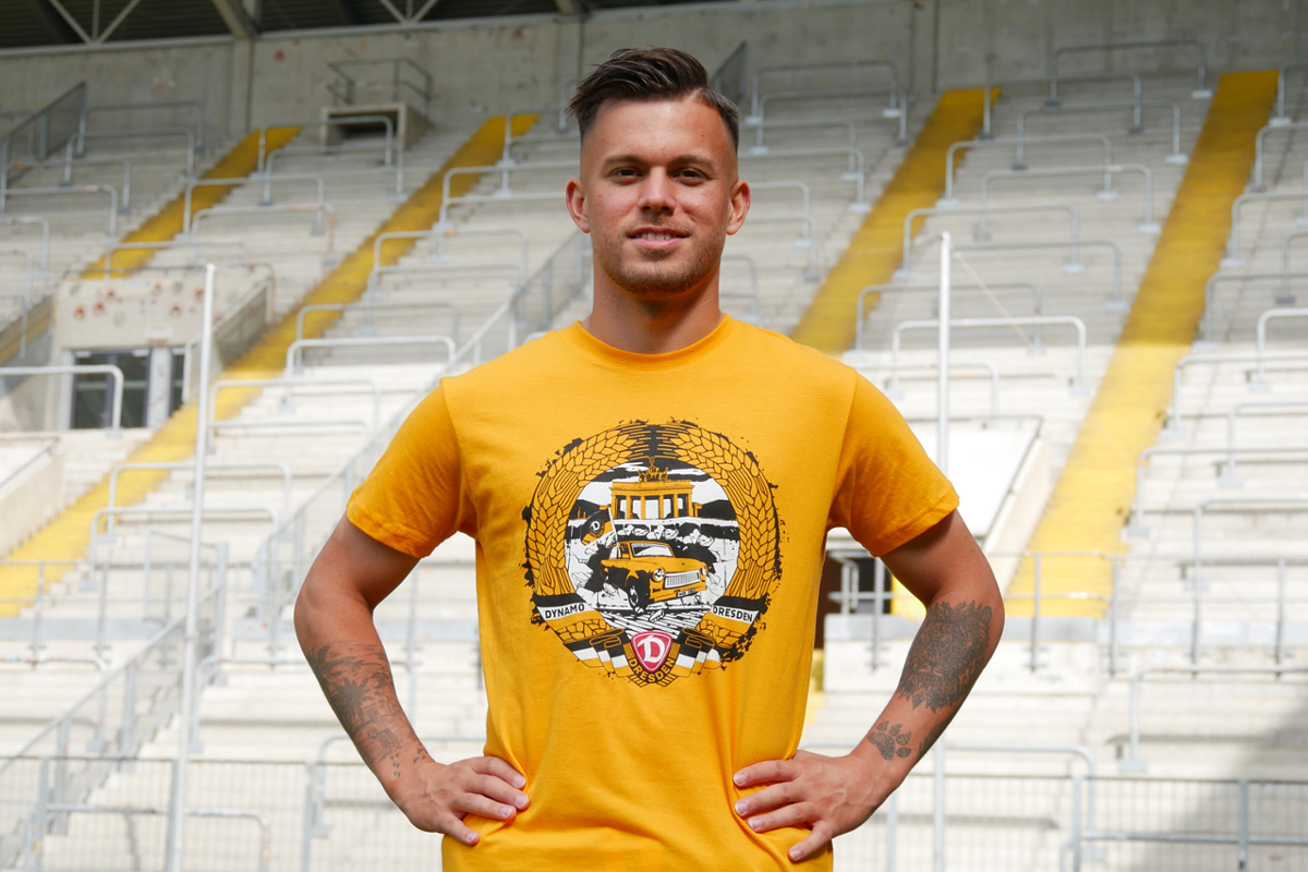 Hertha bsc trikot dfb pokal,Wahnsinn Dynamo Fans 10 000 Motto Shirts Verkauft