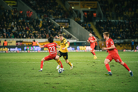 23 July 2022, Saxony, Dresden: Soccer: 3rd league, SG Dynamo Dresden - TSV  1860 Munich, Matchday 1, Stock Photo, Picture And Rights Managed Image.  Pic. PAH-220724-99-136742-DPAI