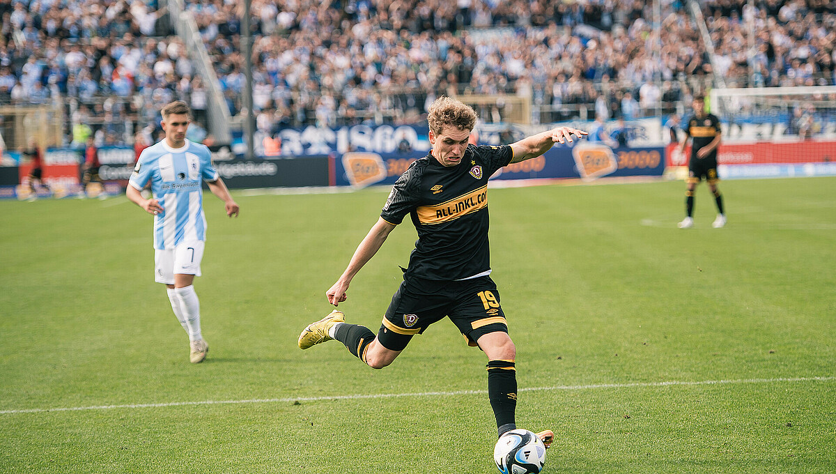 23 July 2022, Saxony, Dresden: Soccer: 3rd league, SG Dynamo Dresden - TSV  1860 Munich, Matchday 1, Stock Photo, Picture And Rights Managed Image.  Pic. PAH-220724-99-136757-DPAI