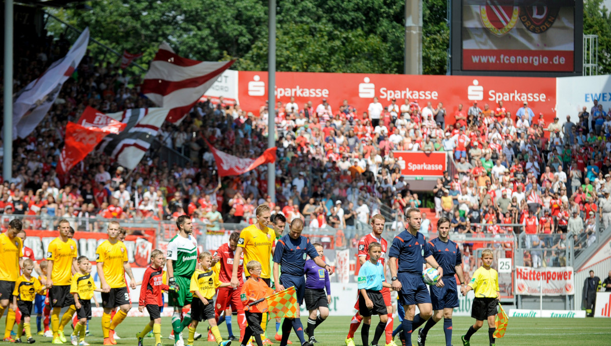 Dynamos Auswärtsspiel in Cottbus wird live übertragen Sportgemeinschaft Dynamo Dresden