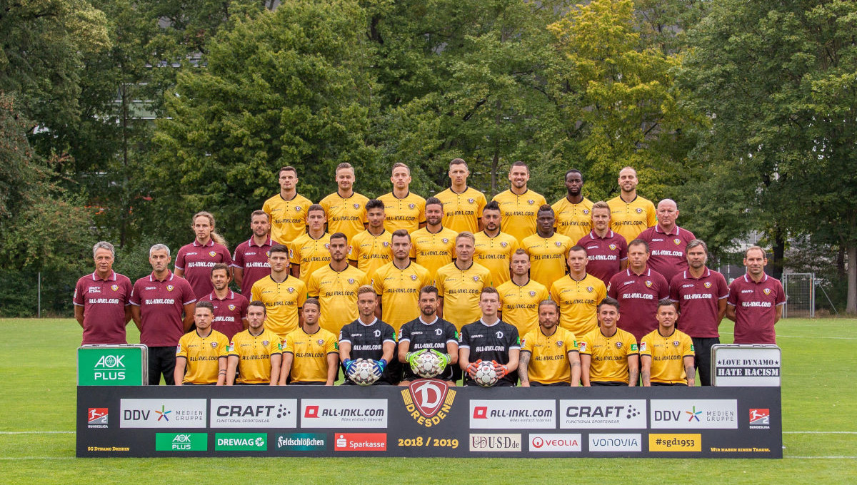 Mannschaftsfoto 2018/19 im Kasten Sportgemeinschaft Dynamo Dresden
